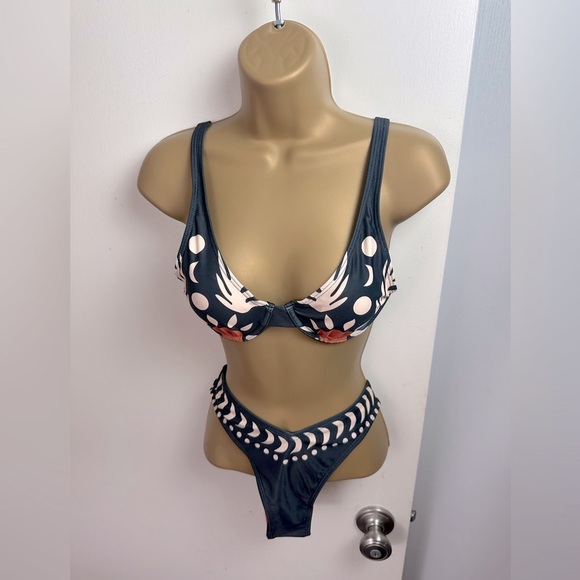 Commense Black Orange Bird Print Bikini Top & Scrunchie Booty Bottoms NWT XS - Picture 2 of 16